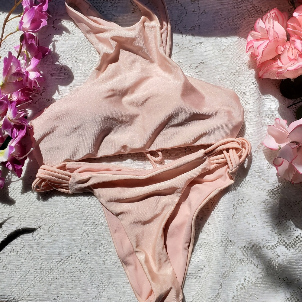 Beautiful Bikini Set - Picture 2 of 8